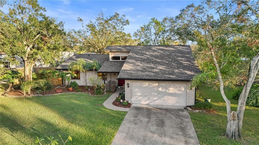 This 3-bedroom, 2.5-bathroom single-family home offers a - Beach Home for sale in Sarasota, Florida on Beachhouse.com