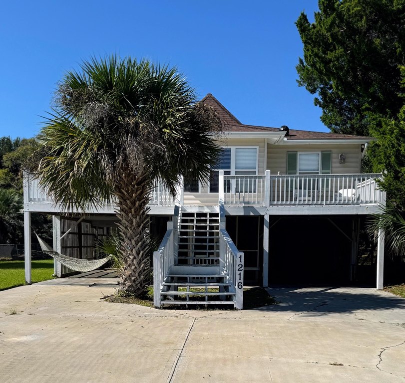 This is a great chance to own a 3 bedroom/2 bath beach walk home - Beach Home for sale in Edisto Island, South Carolina on Beachhouse.com