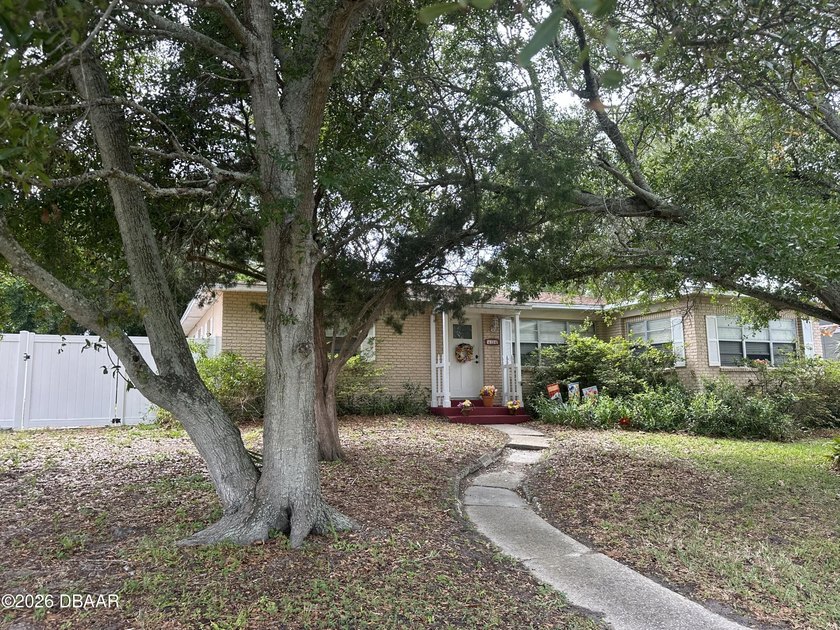NO HOA! PRICE NEGOTIABLE!!! 3/2/1 Beachside Gem on oversized lot - Beach Home for sale in Ormond Beach, Florida on Beachhouse.com