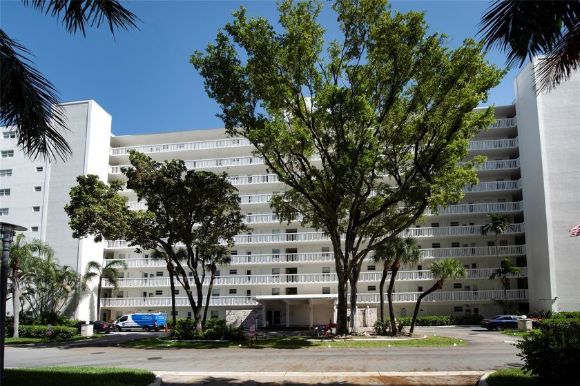 Spacious two-bedroom, one-bathroom unit with a beautiful view of - Beach Condo for sale in Fort Lauderdale, Florida on Beachhouse.com