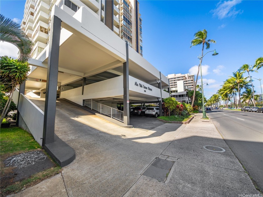 Discover urban island living in this centrally located condo at - Beach Condo for sale in Honolulu, Hawaii on Beachhouse.com