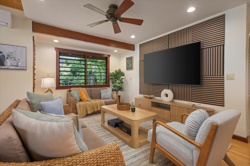 A rare offering just moments from Kealakekua Bay in the prized - Beach Home for sale in Captain Cook, Hawaii on Beachhouse.com