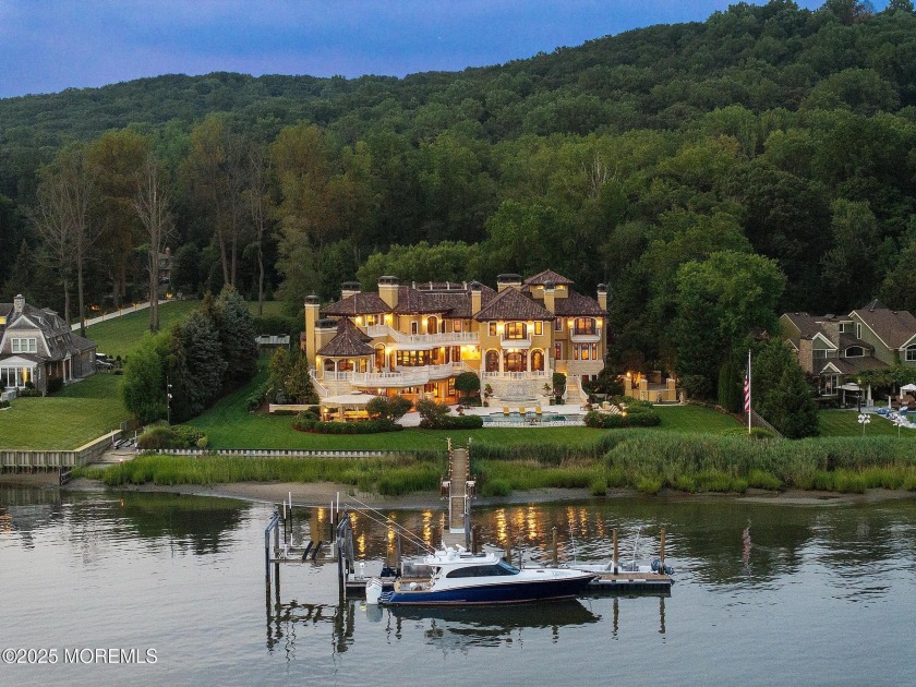 At 18 Clay Court, the Navesink River becomes your horizon. More - Beach Home for sale in Rumson, New Jersey on Beachhouse.com