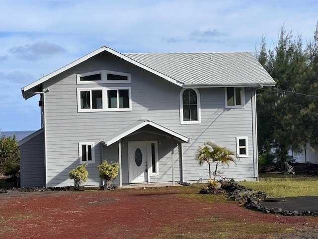 This Oceanfront home has it all. Excellent location, good - Beach Home for sale in Keaau, Hawaii on Beachhouse.com
