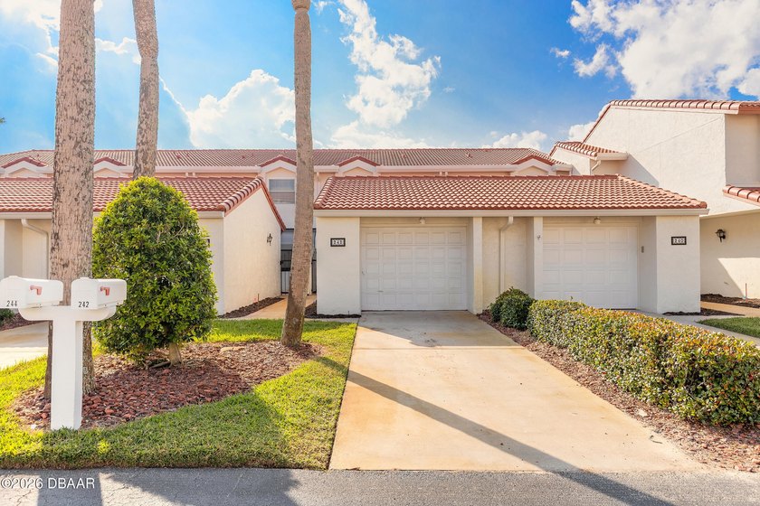 Fully remodeled beachside townhome in Daytona Beach Shores just - Beach Townhome/Townhouse for sale in Daytona Beach Shores, Florida on Beachhouse.com