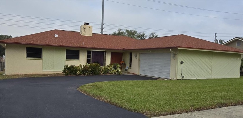 Welcome home to this spacious 3-bedroom, 2-bathroom, 2 car - Beach Home for sale in Palm Harbor, Florida on Beachhouse.com