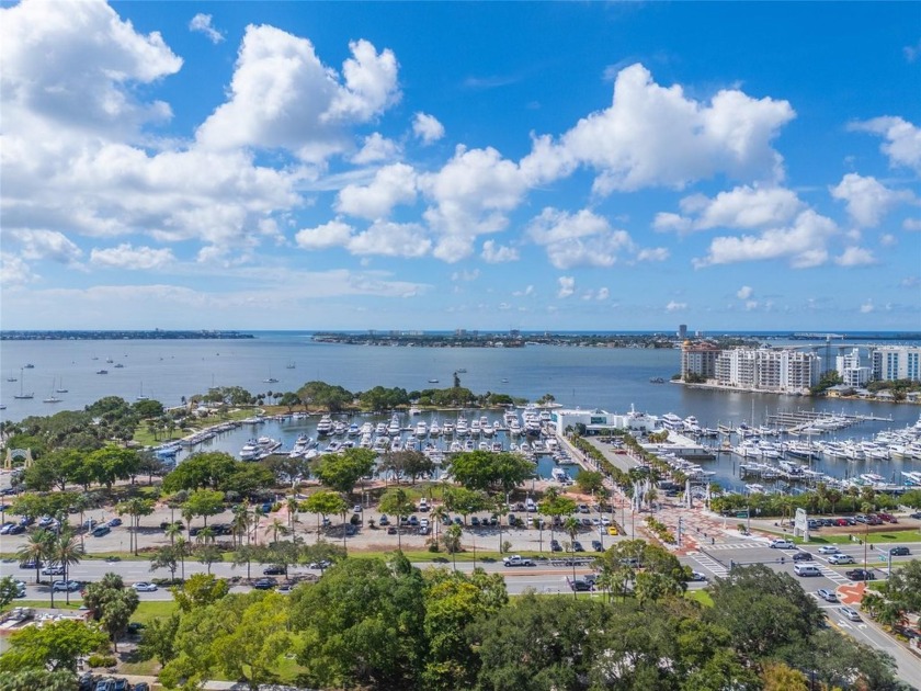 Gulfstream Towers 10th-floor penthouse condominium with amazing - Beach Condo for sale in Sarasota, Florida on Beachhouse.com