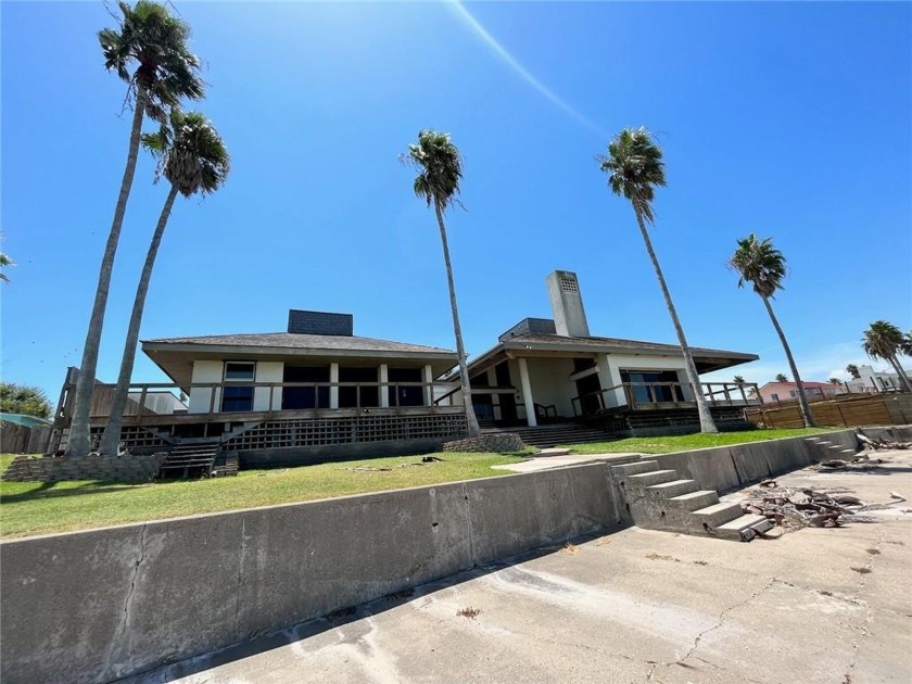 Beautifully waterfront Home overlooking the city on the bay - Beach Home for sale in Corpus Christi, Texas on Beachhouse.com