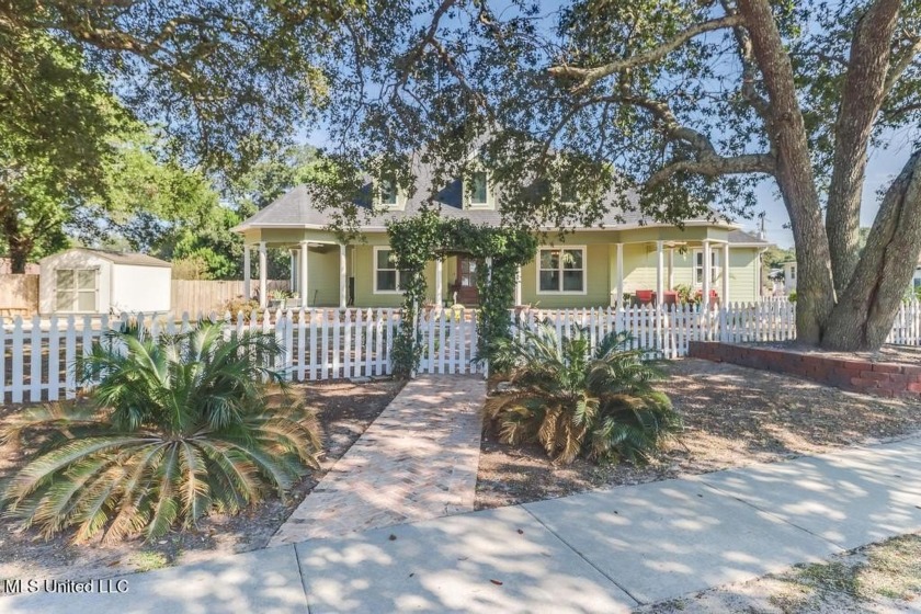 Looking for a spacious 4-bedroom, 3-bathroom home just a short - Beach Home for sale in Gulfport, Mississippi on Beachhouse.com