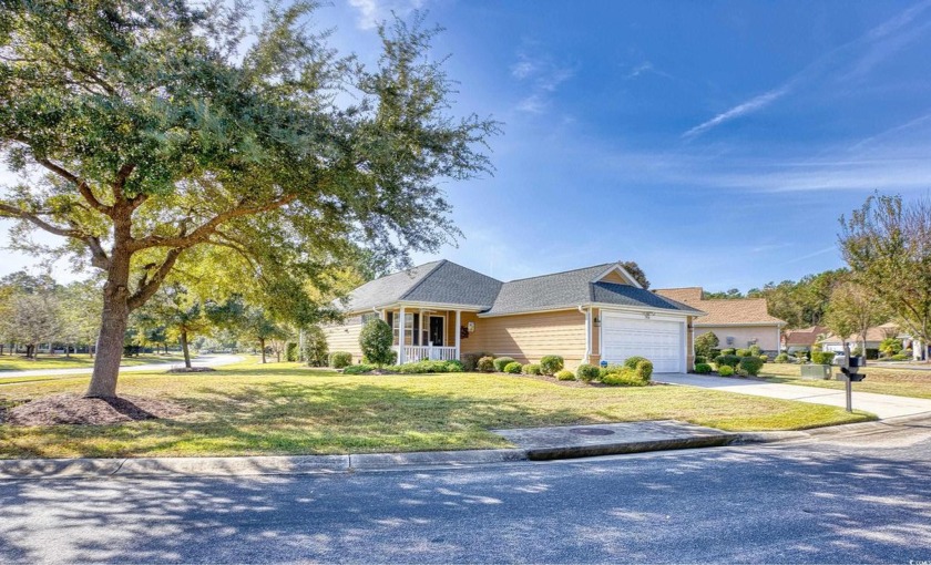 Welcome to 916 LaQuinta Loop, a charming single-family residence - Beach Home for sale in Murrells Inlet, South Carolina on Beachhouse.com