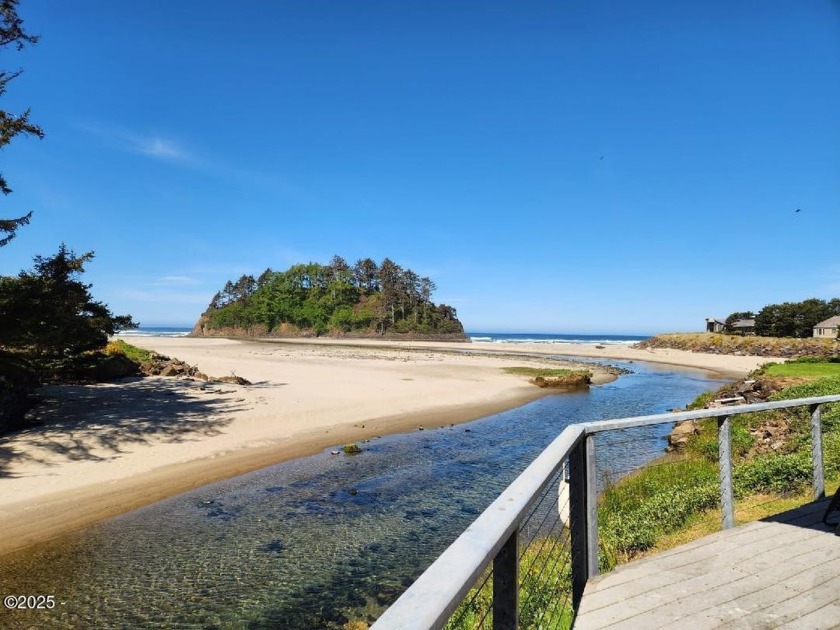 Perfect little getaway! 4 WEEKS PER YEAR DEEDED OWNERSHIP- 1/12 - Beach Condo for sale in Neskowin, Oregon on Beachhouse.com