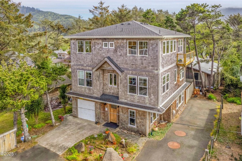 Neskowin Village Perfection. Tree-House-By-The-Sea just half a - Beach Home for sale in Neskowin, Oregon on Beachhouse.com