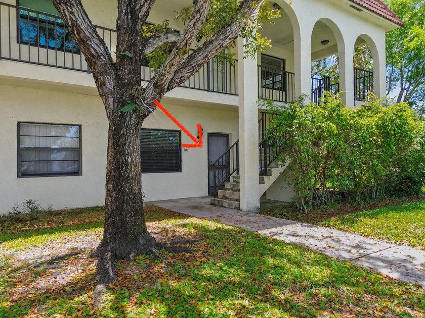 Beautifully renovated lakefront corner first-floor condo - Beach Condo for sale in West Palm Beach, Florida on Beachhouse.com
