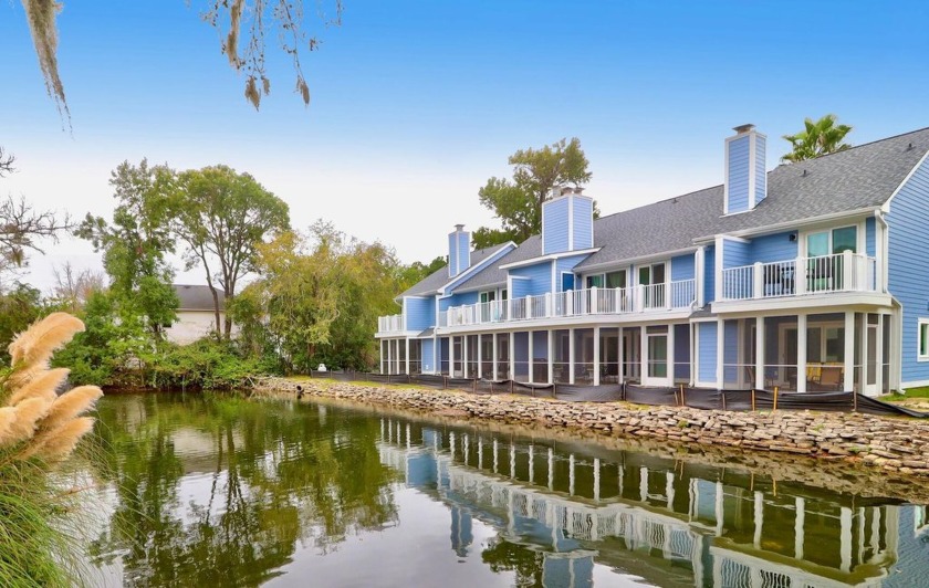 This top floor, Two bedroom, Two bathroom condo has recently - Beach Home for sale in Mount Pleasant, South Carolina on Beachhouse.com