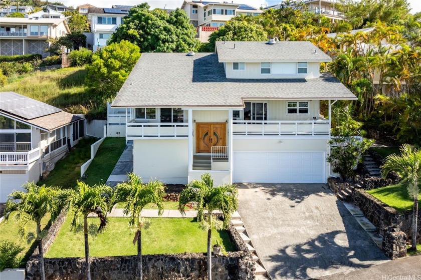 Discover the allure of this enchanting family residence nestled - Beach Home for sale in Honolulu, Hawaii on Beachhouse.com