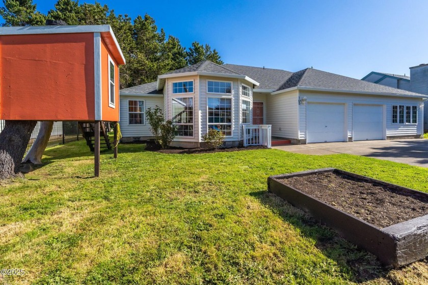 One level 3 bedroom 2 bath open floor plan home with handicap - Beach Home for sale in Gleneden Beach, Oregon on Beachhouse.com