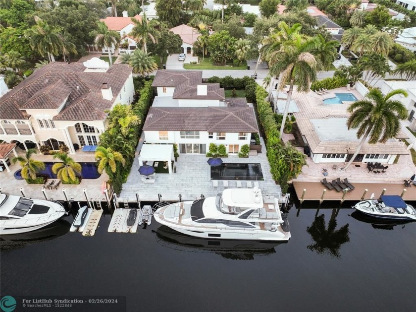 This 6 bedroom 4.5 bath plus 2 offices/den estate sits on 80' of - Beach Home for sale in Fort Lauderdale, Florida on Beachhouse.com