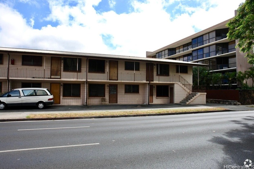 Rare 20-unit corner lot apartment investment - Cash-flowing with - Beach Lot for sale in Honolulu, Hawaii on Beachhouse.com
