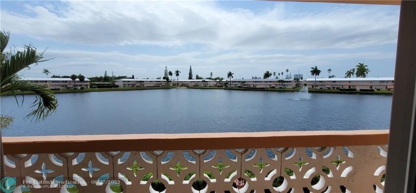Beautiful 1/1 in a 55 and over property in Rolen Lake gardens - Beach Condo for sale in Hallandale Beach, Florida on Beachhouse.com