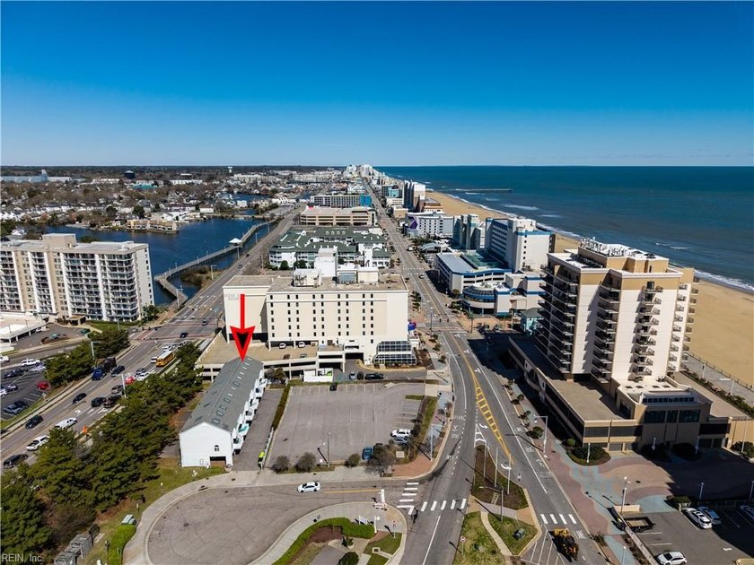 Location, location, location!!!! 1 block to the oceanfront - Beach Townhome/Townhouse for sale in Virginia Beach, Virginia on Beachhouse.com