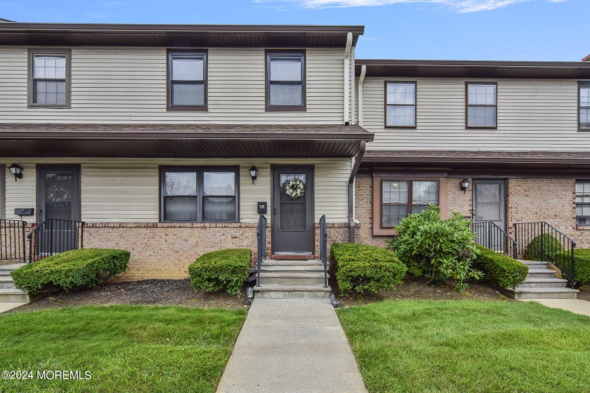 This bright and cheery townhouse is perfectly positioned for - Beach Condo for sale in Hazlet, New Jersey on Beachhouse.com