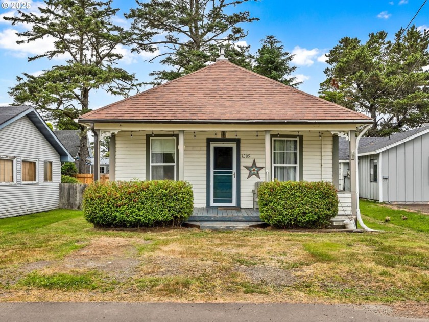 Welcome to your coastal escape in this charming 2-bedroom - Beach Home for sale in Seaview, Washington on Beachhouse.com
