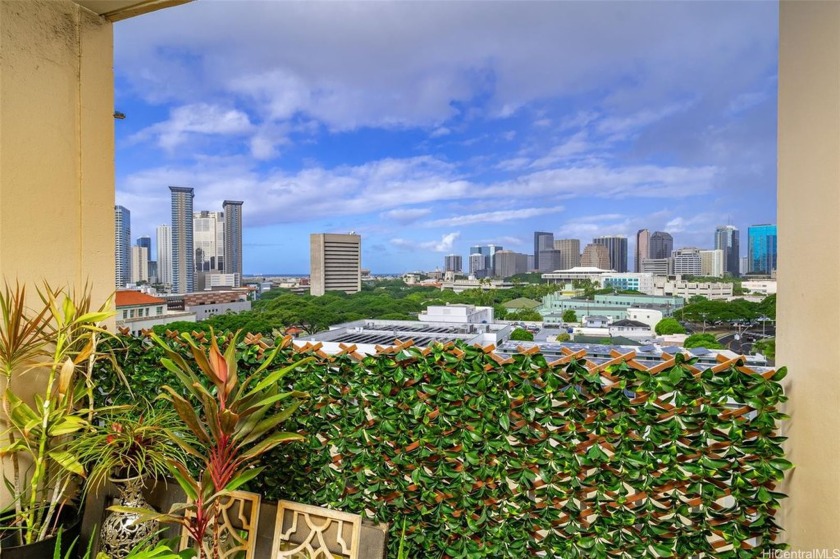 Comfort and convenience in the heart of Upper Kaka'ako. Charming - Beach Condo for sale in Honolulu, Hawaii on Beachhouse.com