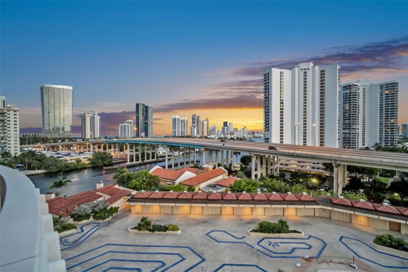 MOTIVATED SELLER. MOVE-IN READY, RENOVATED, LARGE 2 bedrooms / 2 - Beach Condo for sale in Aventura, Florida on Beachhouse.com