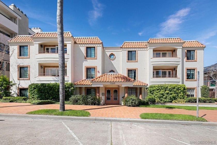 RARE, single level 3 bedroom penthouse in the heart of the - Beach Home for sale in La Jolla, California on Beachhouse.com