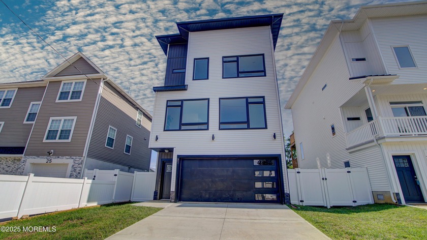 NEW CONSTRUCTION!! This 3 bedroom, 3 bath contemporary beach - Beach Home for sale in Keansburg, New Jersey on Beachhouse.com