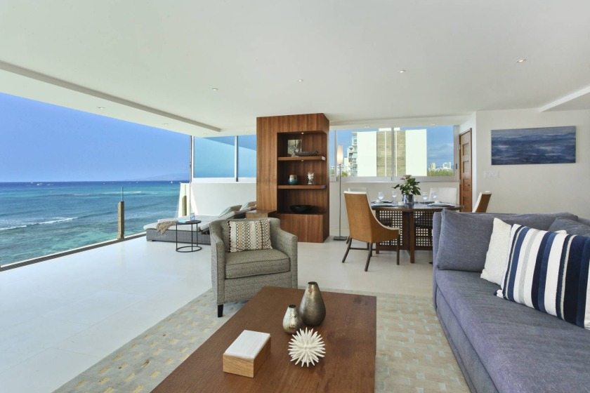 MESMERIZING Oceanfront Views Impressive 2 Bedroom, 2 Bath - Beach Vacation Rentals in Honolulu, Hawaii on Beachhouse.com