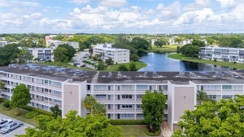 GREAT LOCATION! 3RD FLOOR WATER VIEW CONDO ONLY A FEW STEPS FROM - Beach Condo for sale in Deerfield Beach, Florida on Beachhouse.com