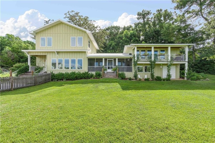 Calling all water lovers and outdoor enthusiasts -- here is your - Beach Home for sale in Mobile, Alabama on Beachhouse.com