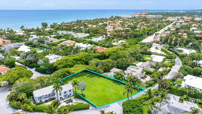 Secure a 14,168+/- sq. ft. buildable parcel on Crescent Drive - Beach Lot for sale in Palm Beach, Florida on Beachhouse.com