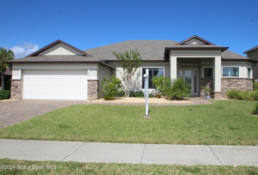 GUARANTEED to be the nicest home you'll see! This lakefront home - Beach Home for sale in Melbourne, Florida on Beachhouse.com