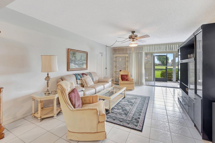 This nicely maintained unit with a brand new AC system is a - Beach Condo for sale in Boca Raton, Florida on Beachhouse.com