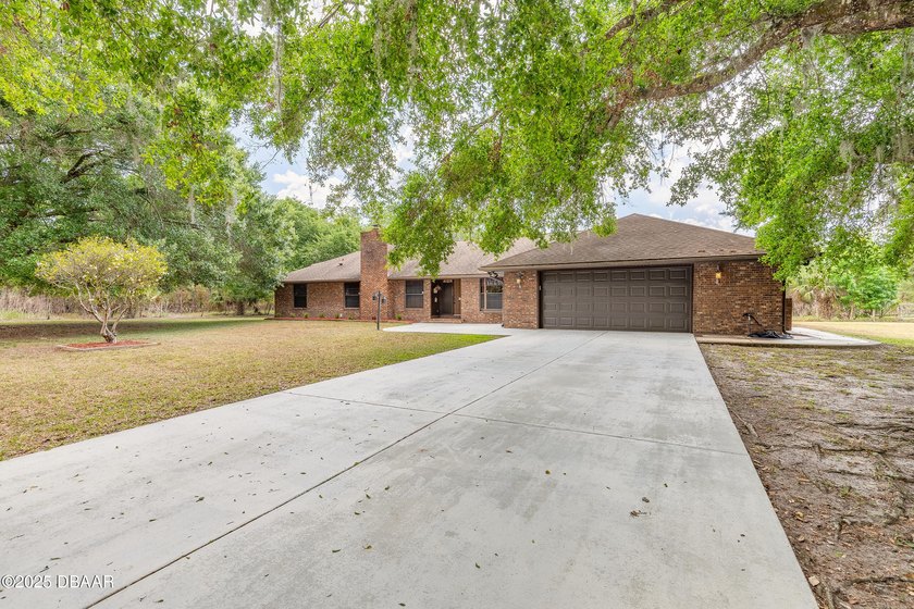 THIS SELLER IS MOTIVATED!!! Are you looking for living space and - Beach Home for sale in Ormond Beach, Florida on Beachhouse.com
