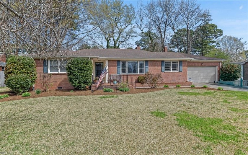 Beautifully maintained classic brick ranch nestled in a quiet - Beach Home for sale in Virginia Beach, Virginia on Beachhouse.com