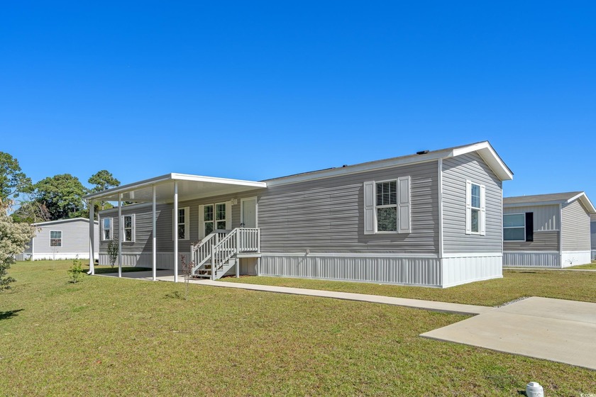Better than new and perfectly located -- this meticulously - Beach Home for sale in Myrtle Beach, South Carolina on Beachhouse.com