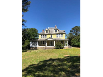 1920's 2-story home located in the village of Mathews Court - Beach Home for sale in Mathews, Virginia on Beachhouse.com