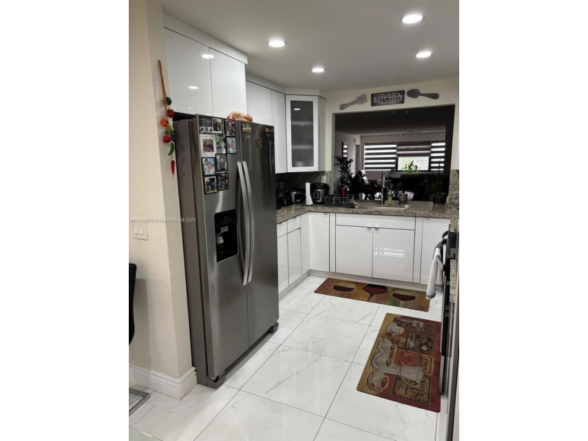 FULLY REMODELED 2 bed/2 bath, LAKE FRONT CONDO located in the - Beach Condo for sale in Sunrise, Florida on Beachhouse.com