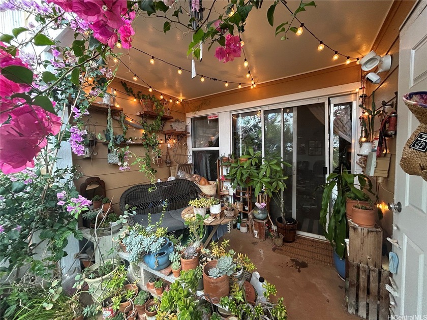 Aloha! Amazing Central location! Gorgeous unit in the highly - Beach Condo for sale in Waipahu, Hawaii on Beachhouse.com