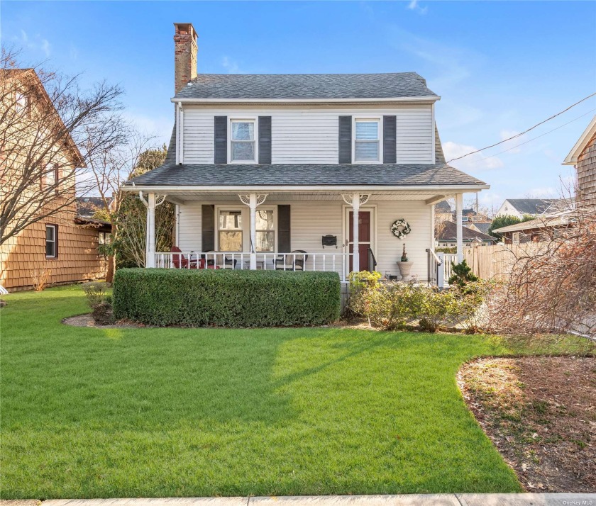 Welcome to this bright and sunny 3 bedroom colonial in Glen Cove - Beach Home for sale in Glen Cove, New York on Beachhouse.com