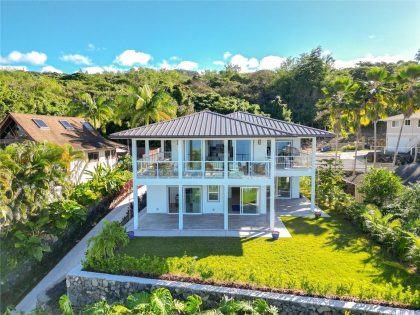 Welcome to contemporary luxury with breathtaking ocean views! - Beach Home for sale in Kailua Kona, Hawaii on Beachhouse.com