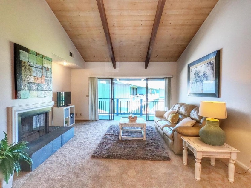 Welcome to this very nice, spacious, and comfortable condo. This - Beach Condo for sale in Salinas, California on Beachhouse.com
