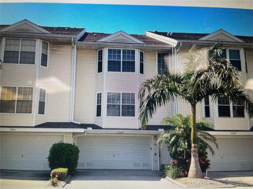 Under contract-accepting backup offers. This 3 Bedroom 4 bath - Beach Townhome/Townhouse for sale in ST Pete Beach, Florida on Beachhouse.com