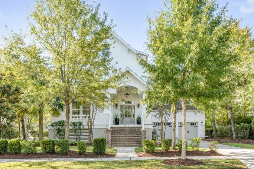 Welcome to this beautifully updated custom built 6-bedroom, 5 - Beach Home for sale in Charleston, South Carolina on Beachhouse.com