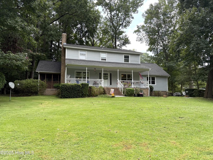 Welcome to this spacious home on a large, beautifully landscaped - Beach Home for sale in New Bern, North Carolina on Beachhouse.com