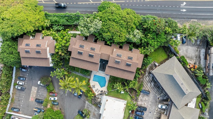 This 2-bedroom, 2-bath condo in Kailua-Kona is located in a - Beach Condo for sale in Kailua Kona, Hawaii on Beachhouse.com