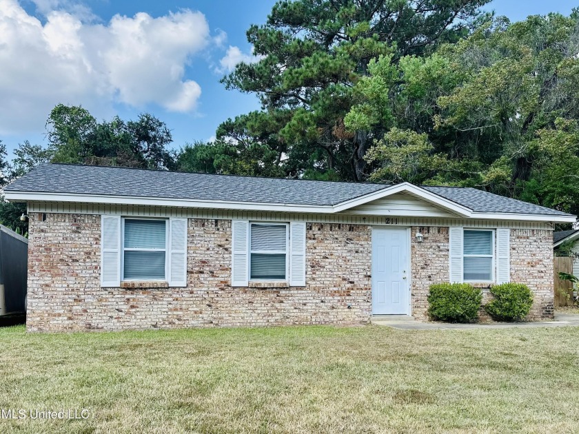 Charming 3-bedroom, 1-bath home in a prime location! Nestled - Beach Home for sale in Ocean Springs, Mississippi on Beachhouse.com